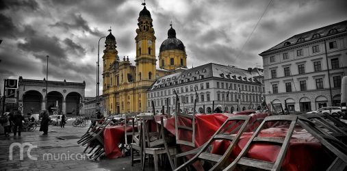Odeonsplatz mit Theatinerkirche © Friedrich Müller, municard